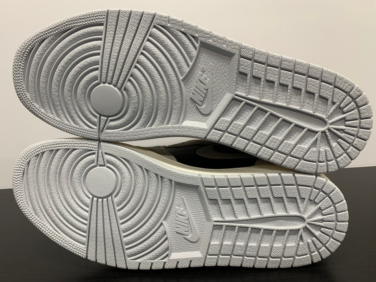 Nike Air Jordan 1 High Neutral Grey Hyper Crimson