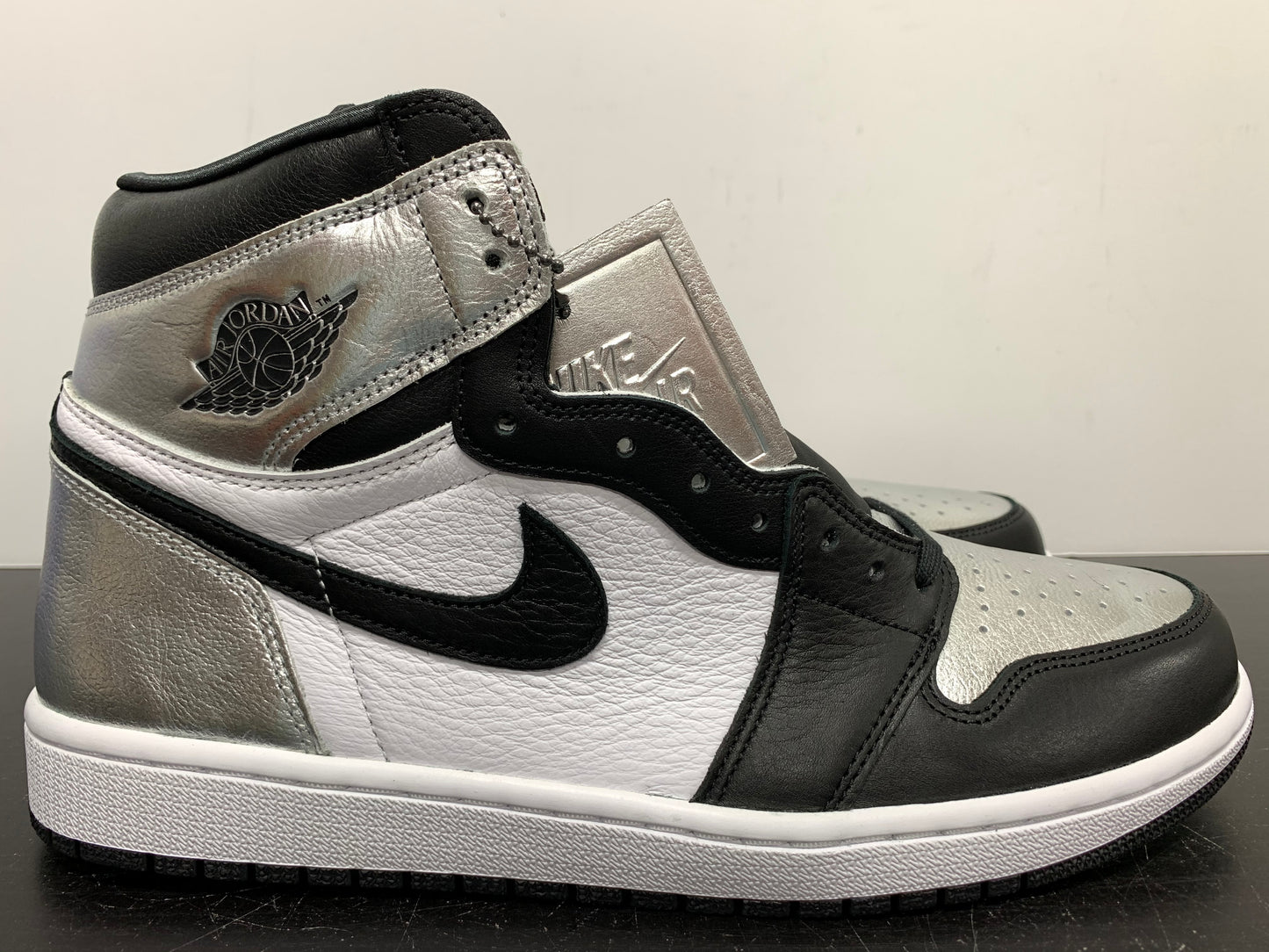 WMNS Nike Air Jordan 1 Silver Toe