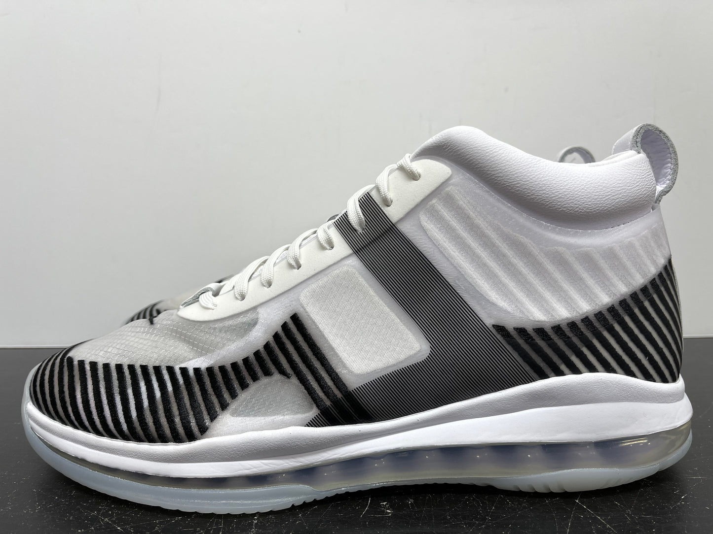 Nike LeBron John Elliot Icon White Black