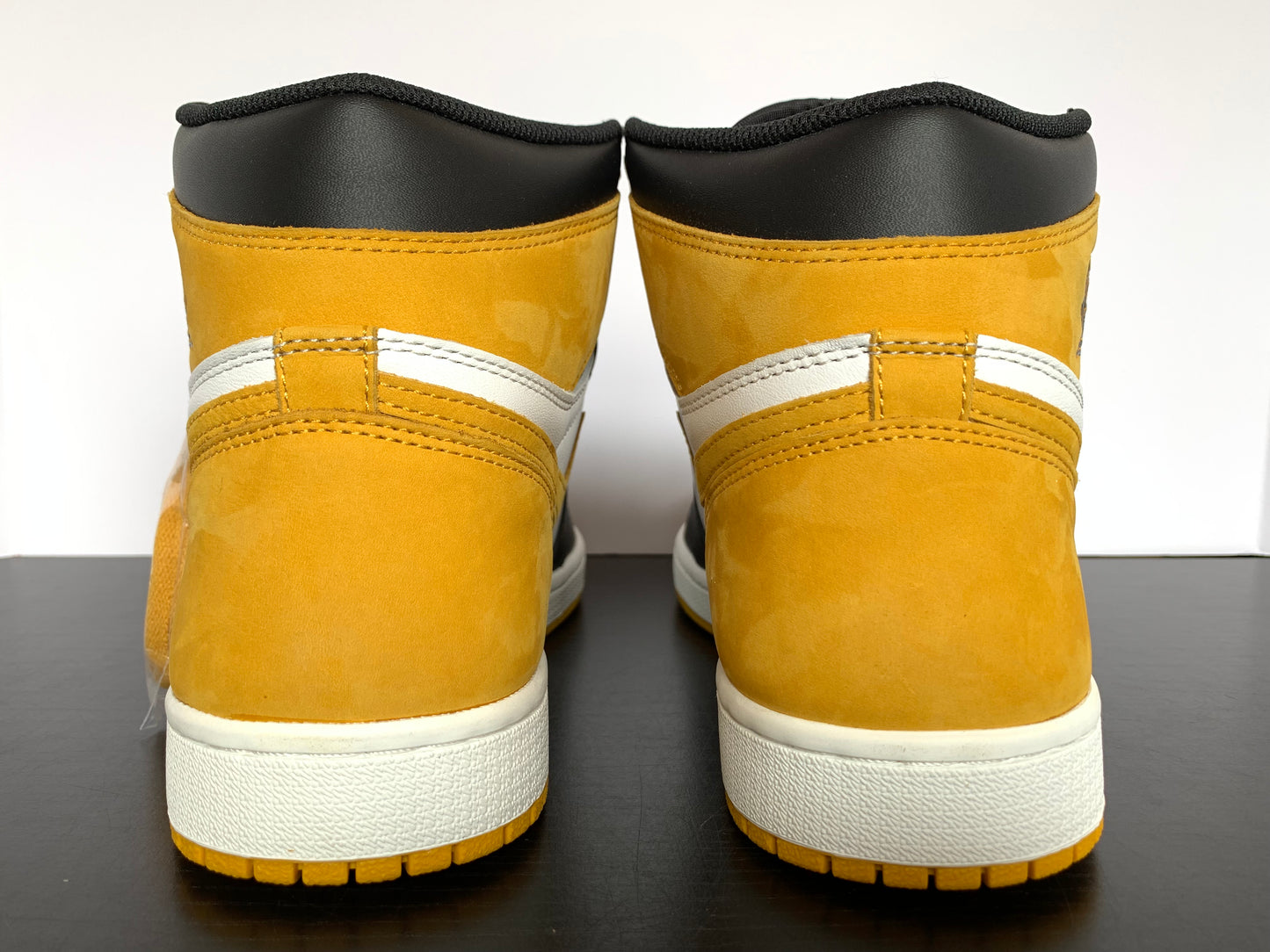 Nike Air Jordan 1 Yellow Ochre Size 10.5