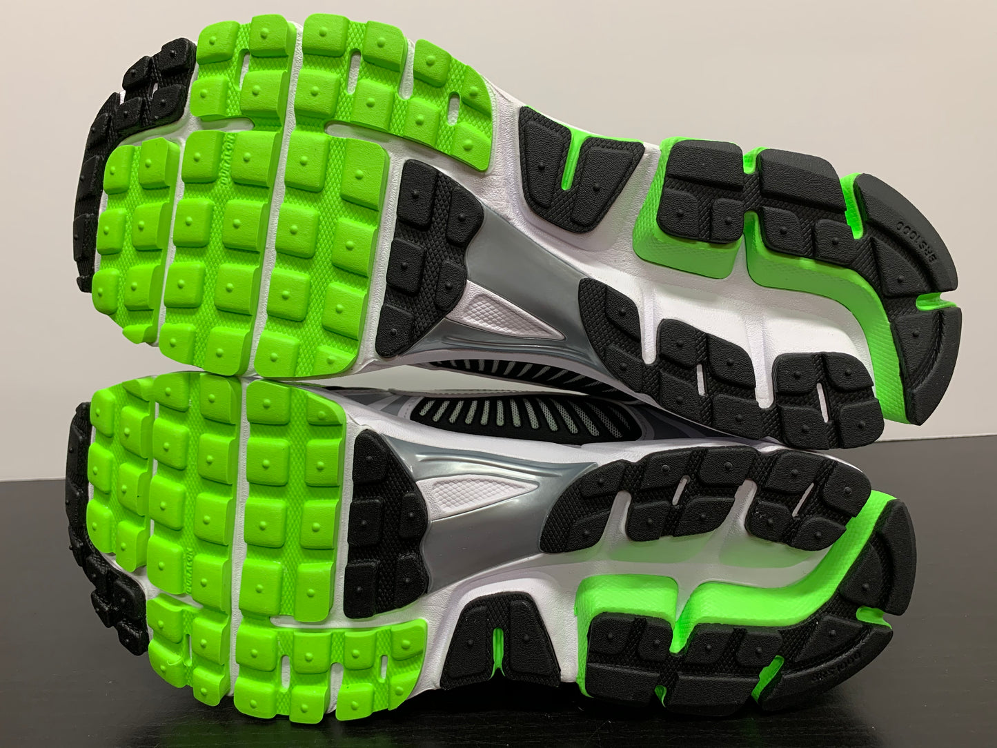 Nike Zoom Vomero 5 Electric Green Size 11