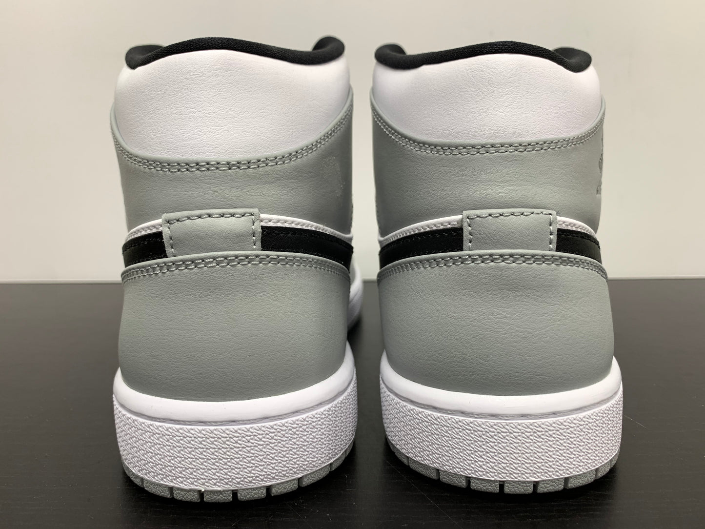 Nike Air Jordan 1 Mid Light Smoke Grey