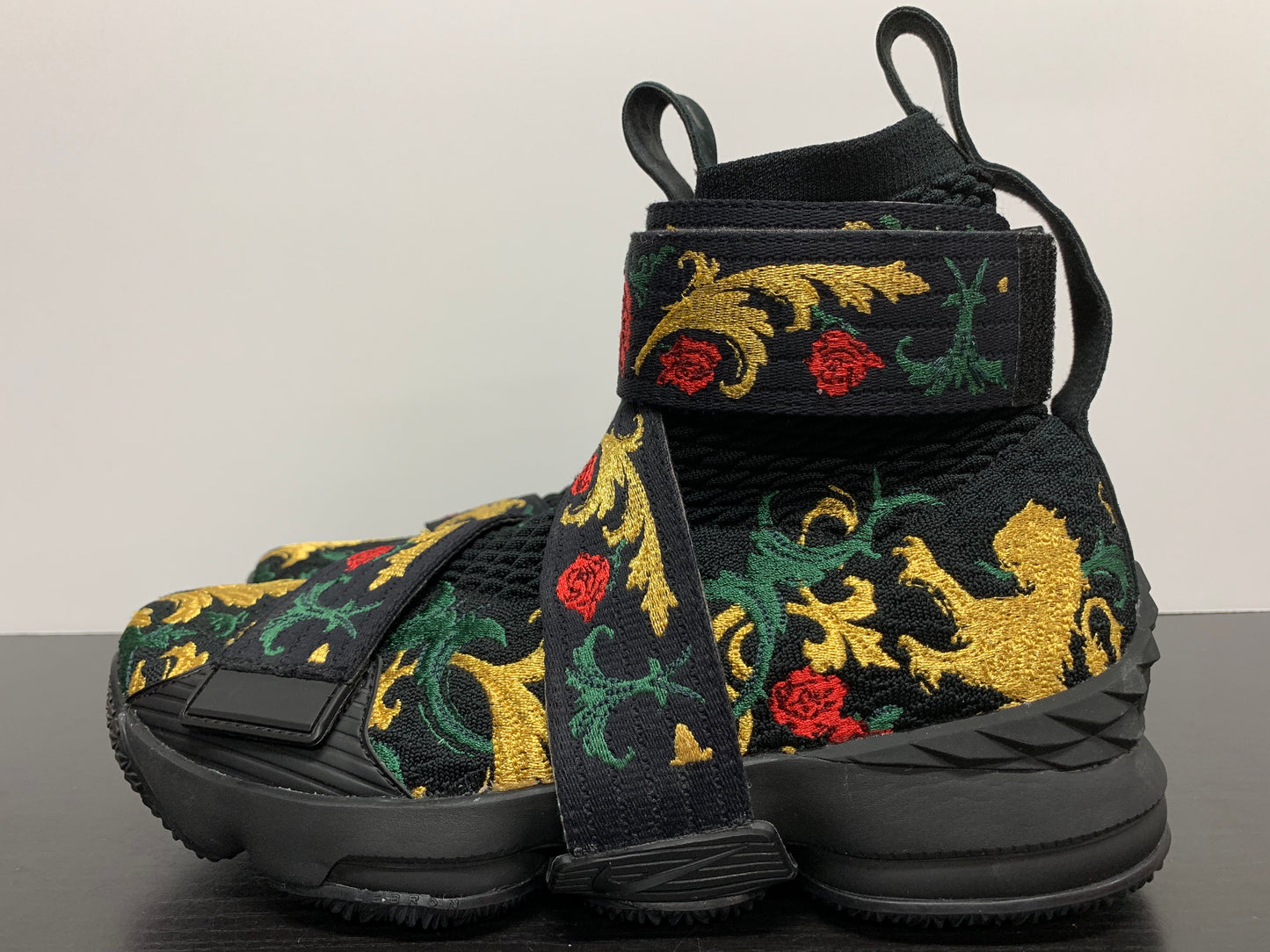 Nike LeBron 15 Lifestyle Kith Kings Crown