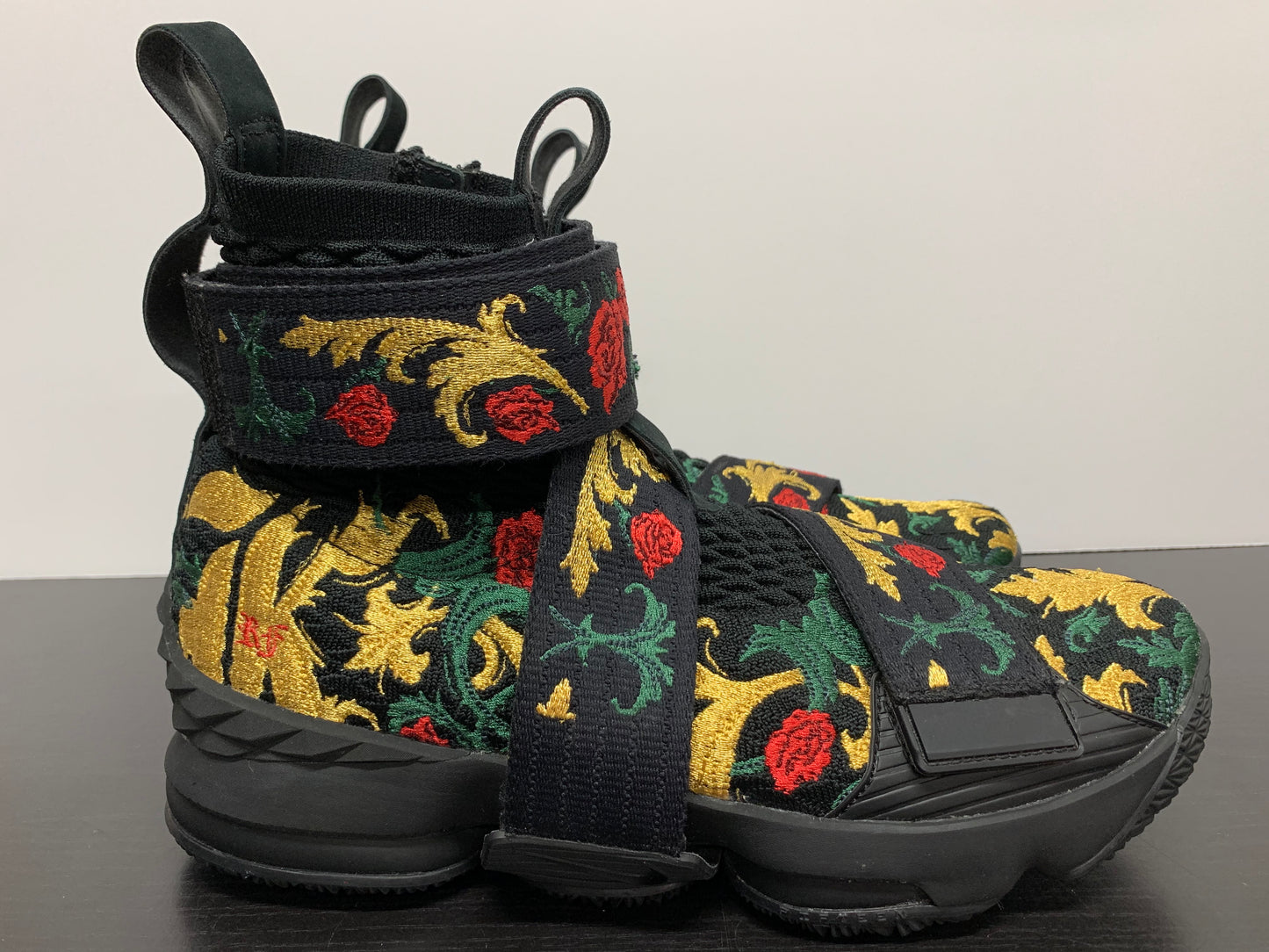 Nike LeBron 15 Lifestyle Kith Kings Crown