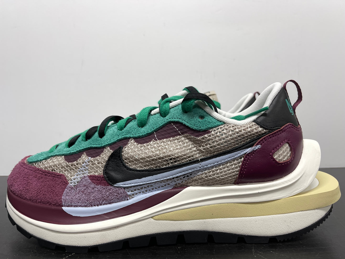 Nike Vaporwaffle Sacai Villain Red Neptune Green