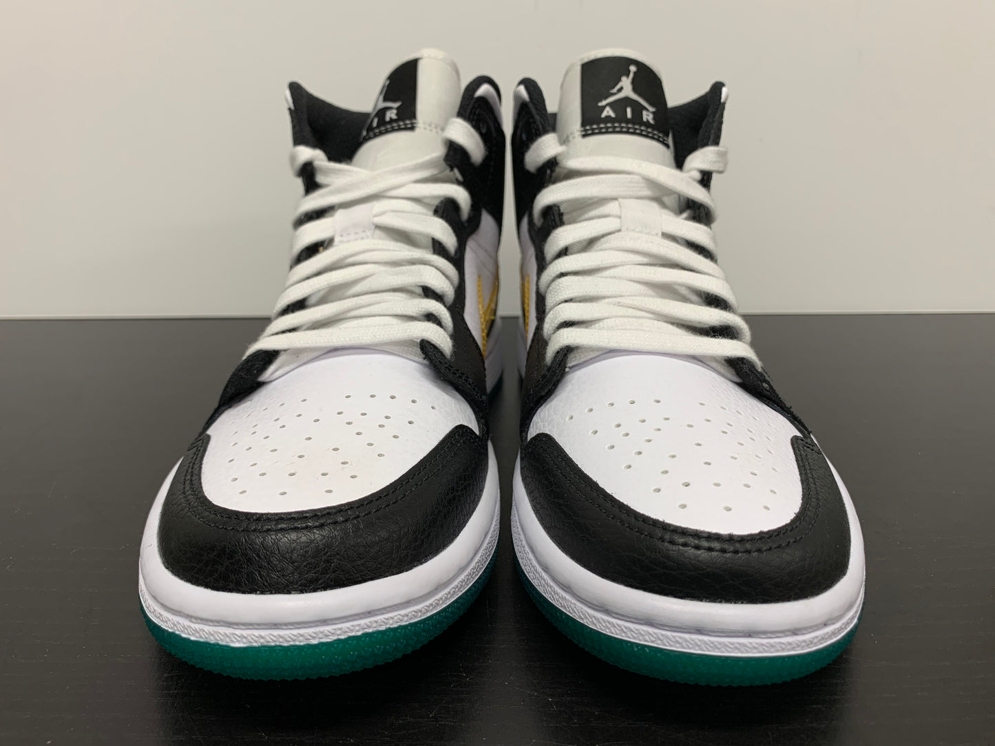 WMNS Nike Air Jordan 1 Mid Alternate Swoosh