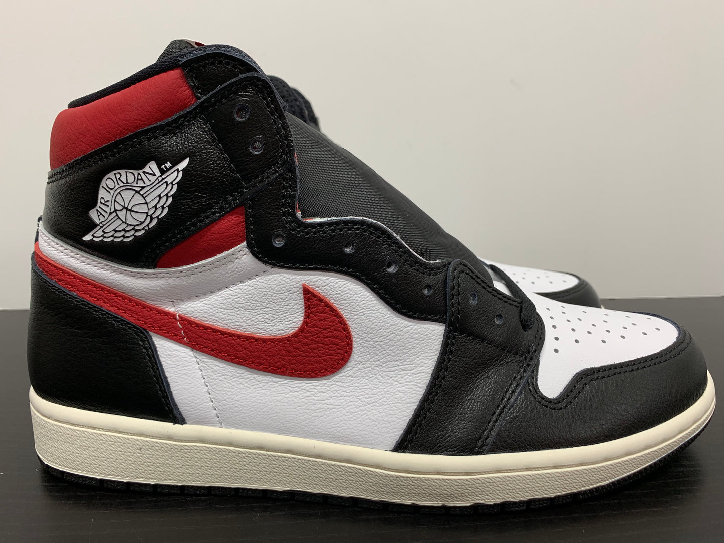 Nike Air Jordan 1 Black Gym Red