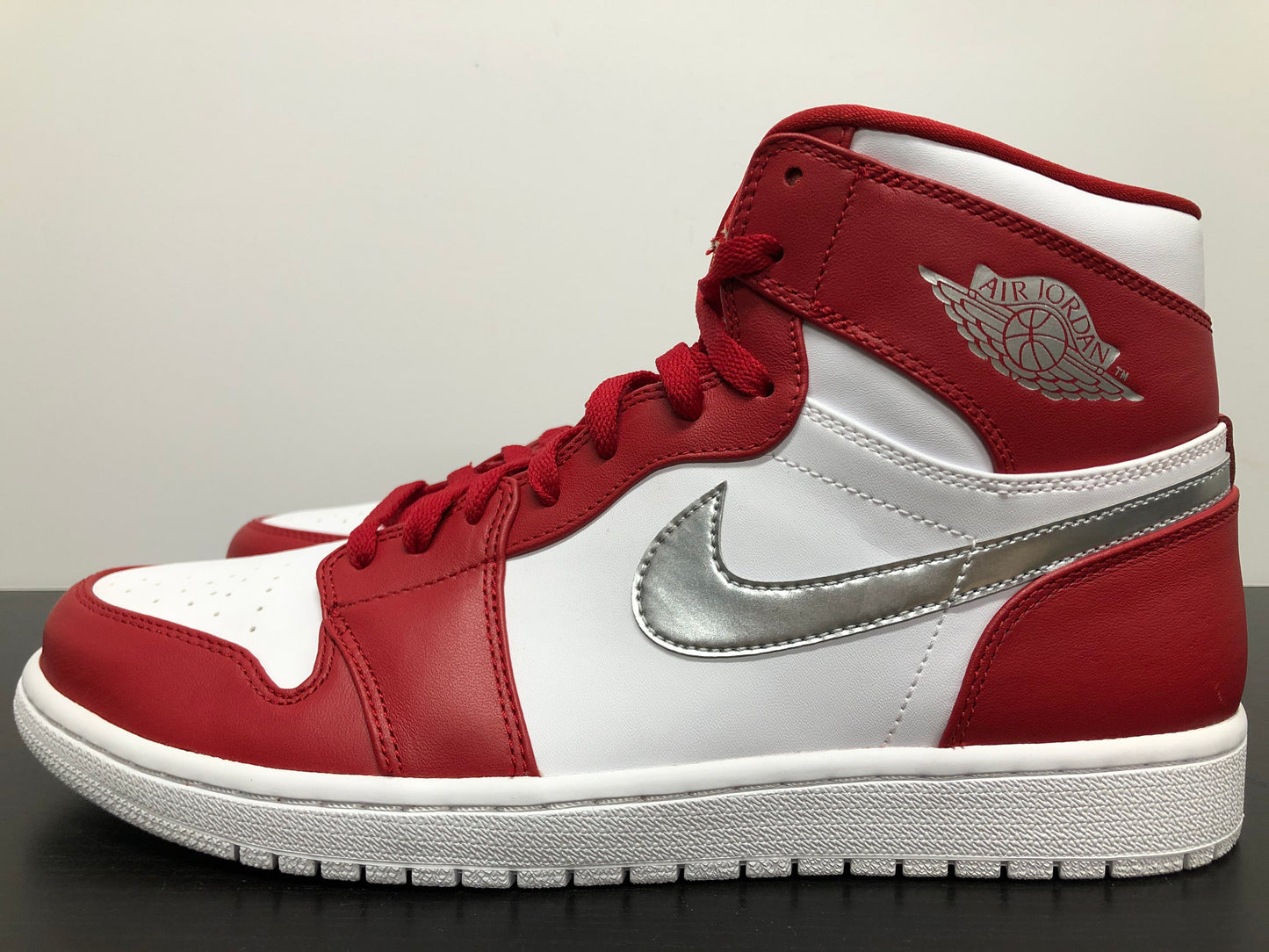 Nike Air Jordan 1 Silver Medal