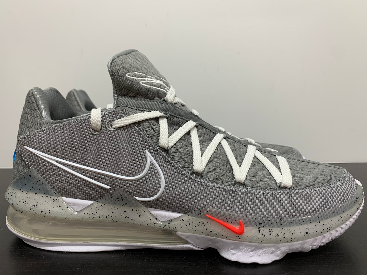 Nike LeBron 17 Low Particle Grey