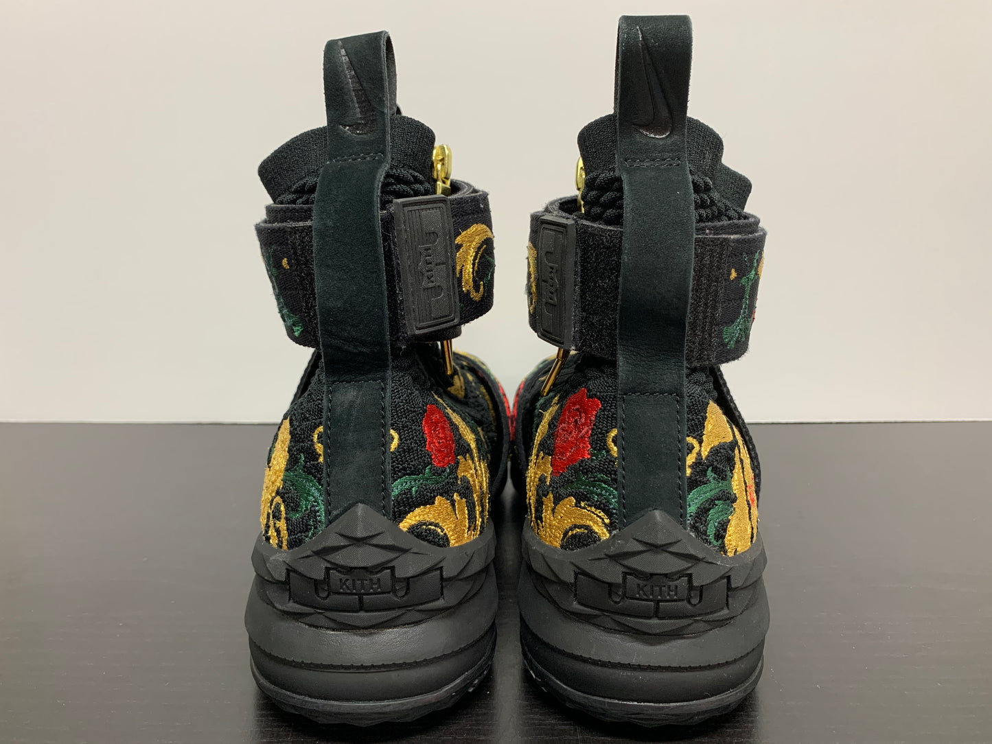 Nike LeBron 15 Lifestyle Kith Kings Crown