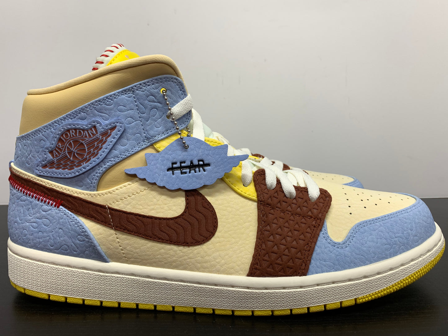 Nike Air Jordan 1 Mid SE Fearless Maison Chateau Rouge