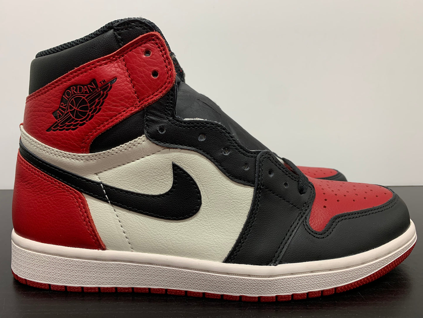 Nike Air Jordan 1 Bred Toe