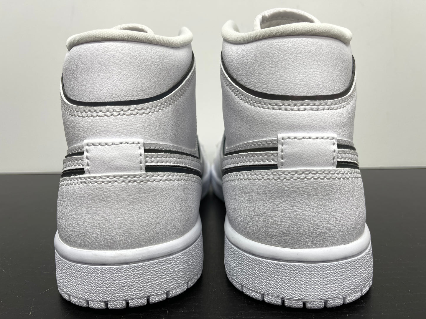 WMNS Nike Air Jordan 1 Mid SE Iridescent Trim