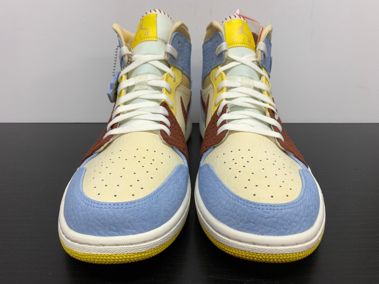 Nike Air Jordan 1 Mid SE Fearless Maison Chateau Rouge