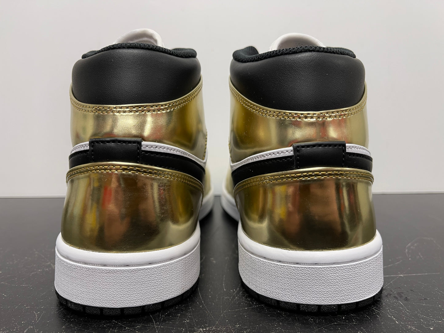 Nike Air Jordan 1 Mid Metallic Gold