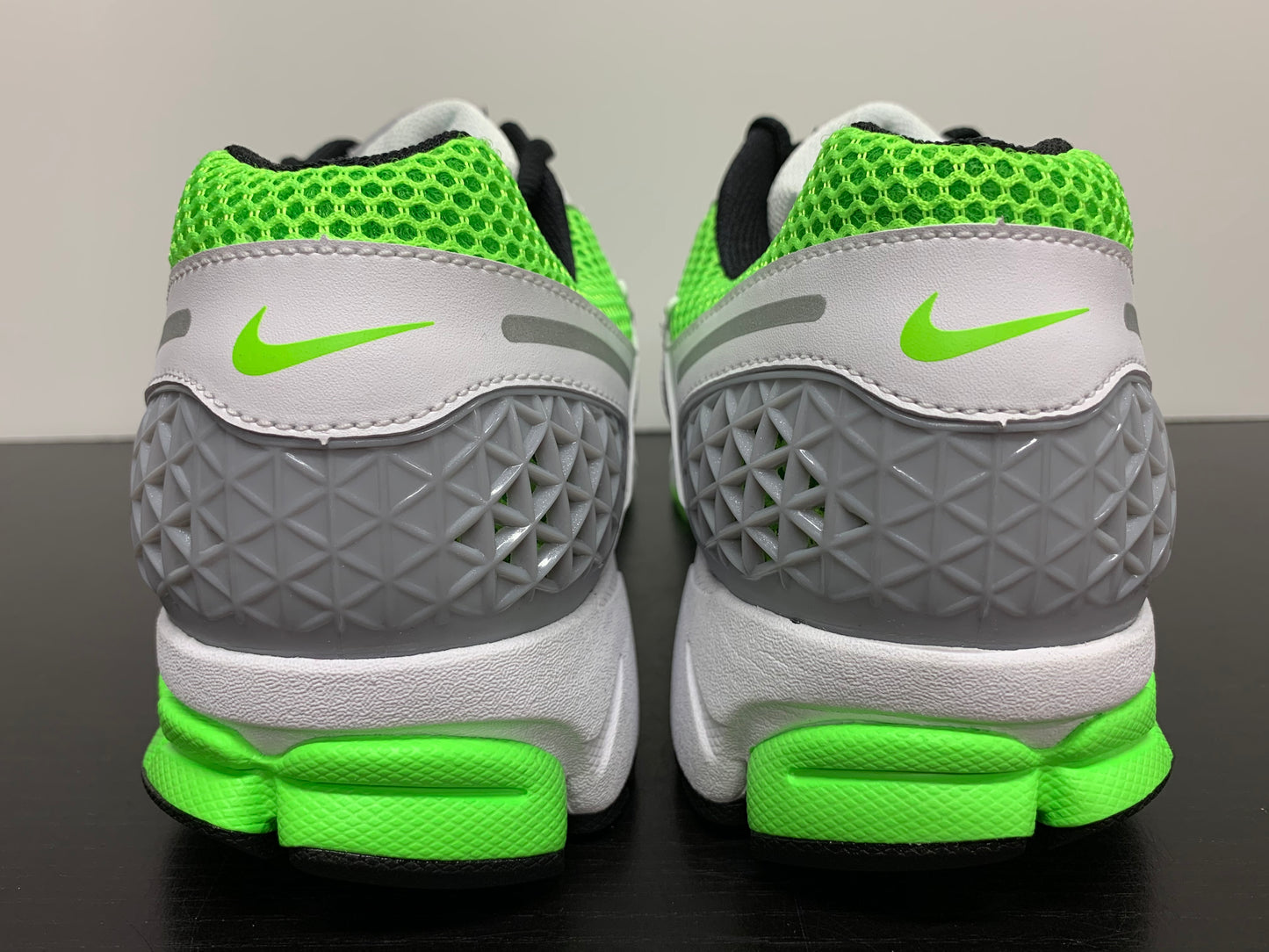 Nike Zoom Vomero 5 Electric Green Size 11