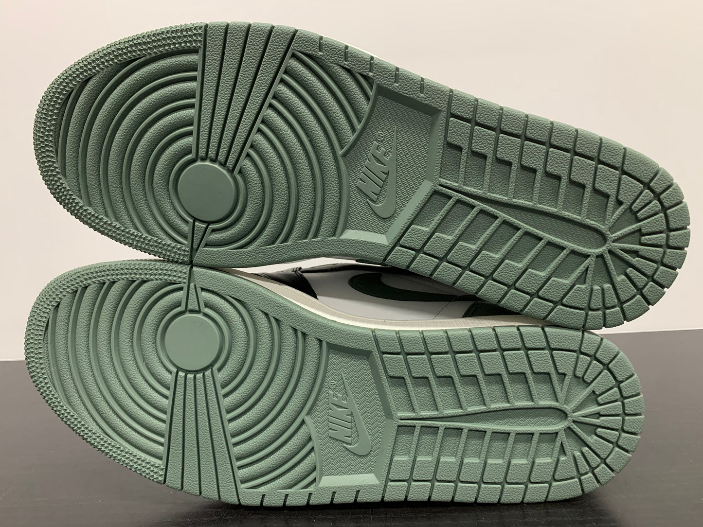 Nike Air Jordan 1 High Clay Green