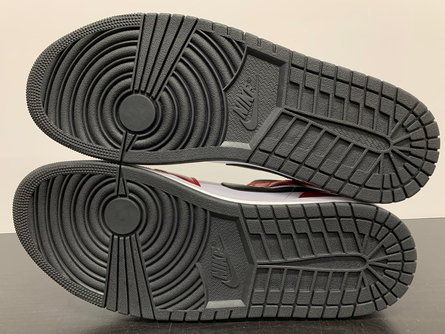 Nike Air Jordan 1 Mid Chicago Black Toe