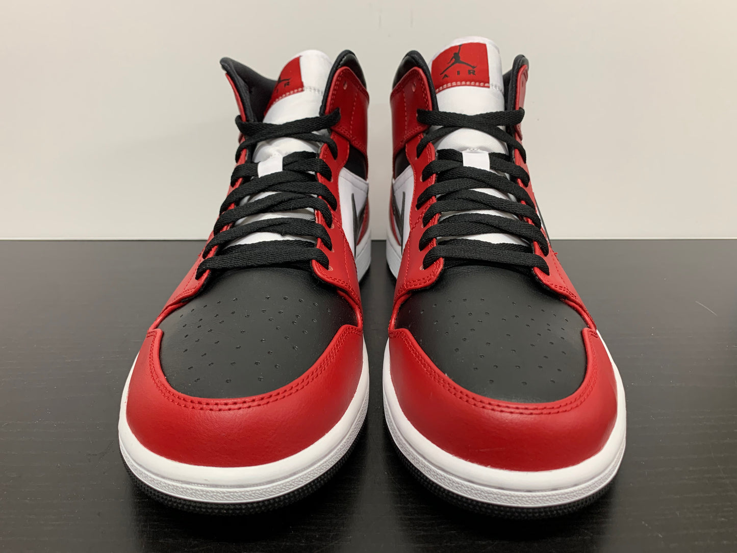 Nike Air Jordan 1 Mid Chicago Black Toe