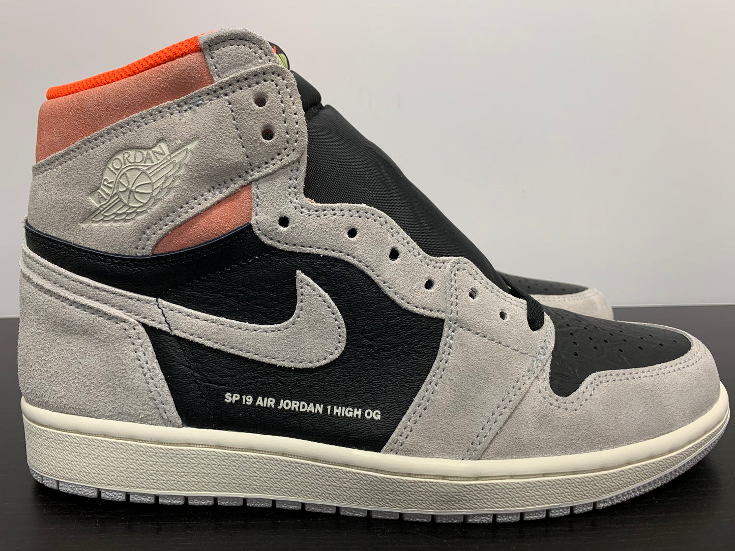 Nike Air Jordan 1 High Neutral Grey Hyper Crimson