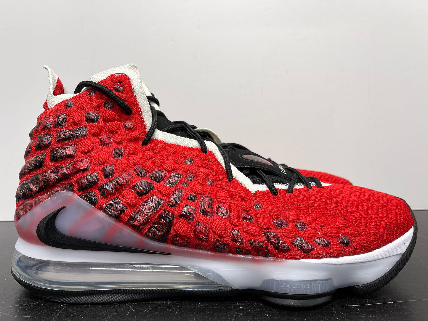 Nike LeBron 17 Uptempo
