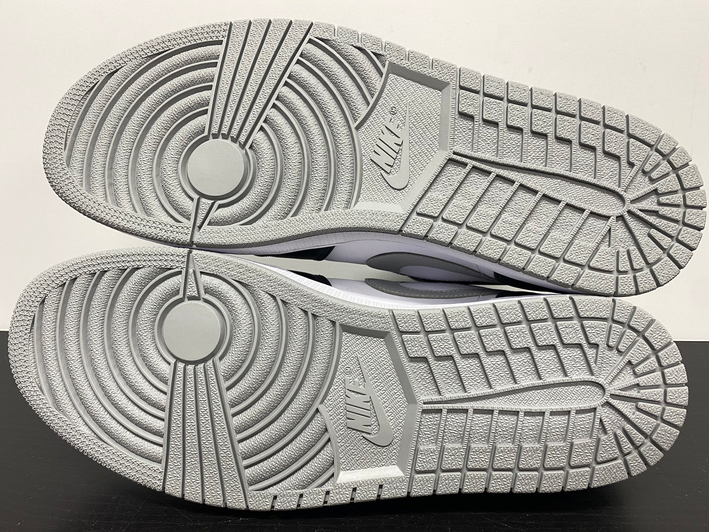 Air Jordan 1 Low Smoke Grey