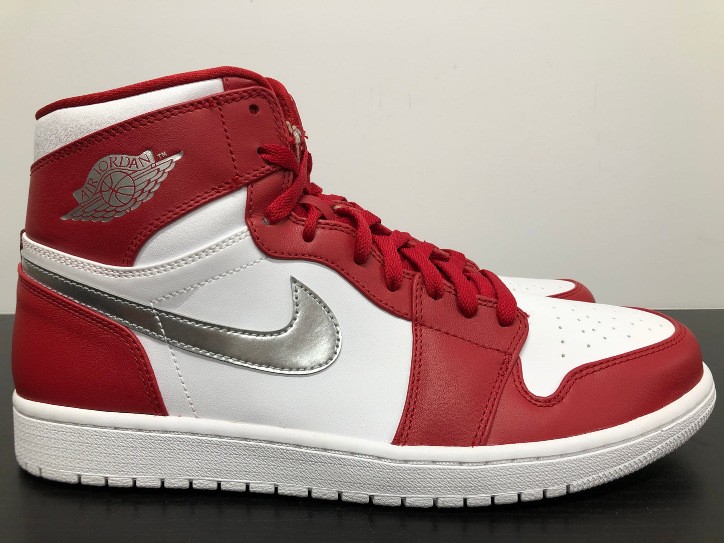 Nike Air Jordan 1 Silver Medal