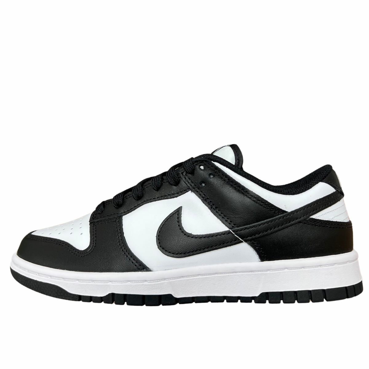 WMNS Nike Dunk Low White Black – ChillyKicks