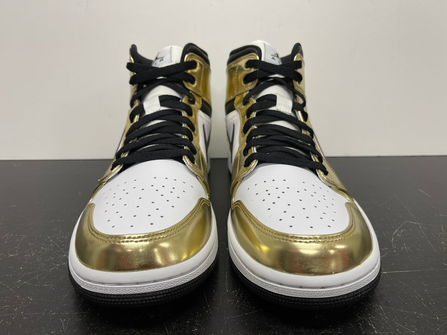 Nike Air Jordan 1 Mid Metallic Gold
