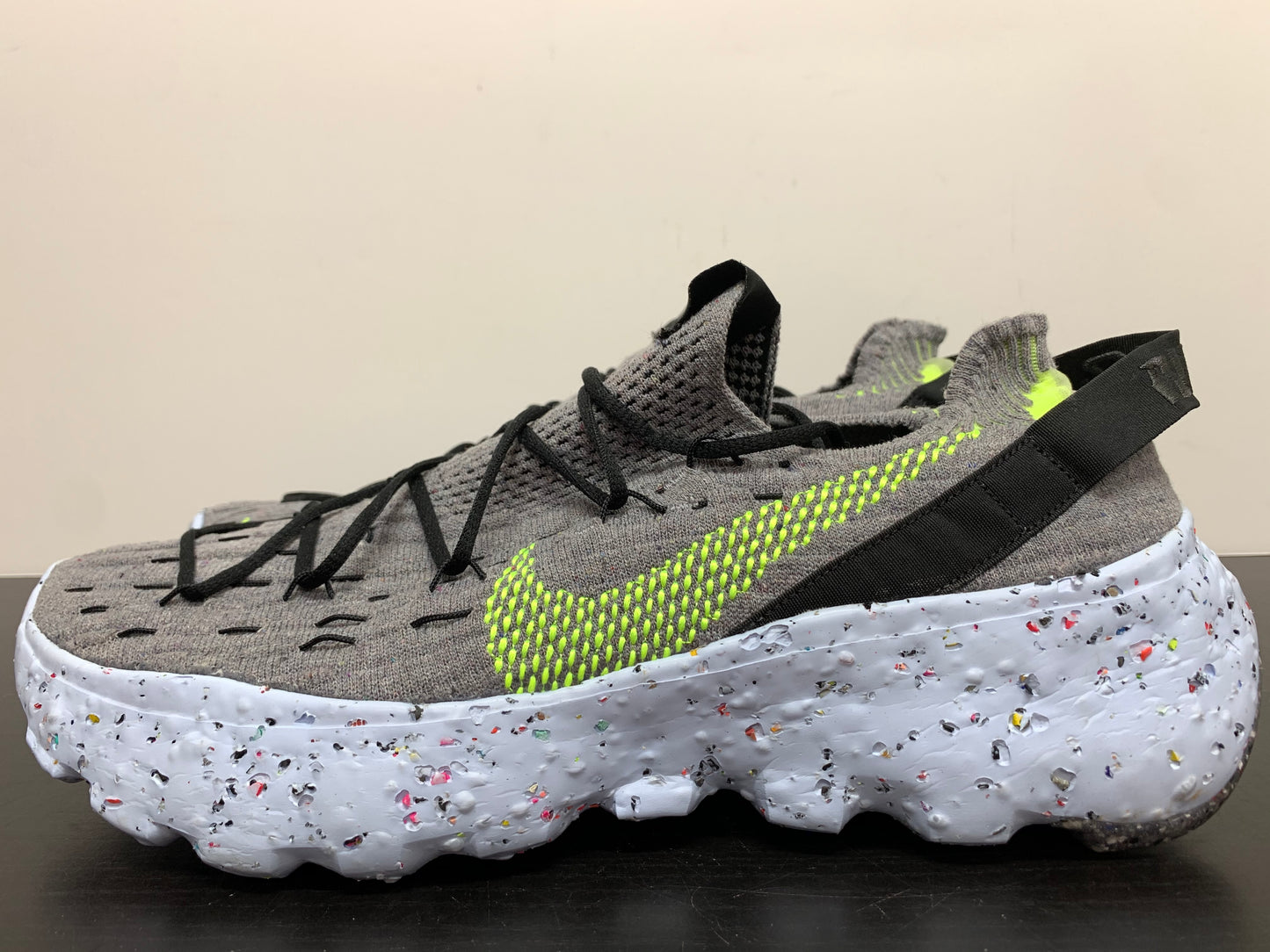 WMNS Nike Space Hippie 04 Volt
