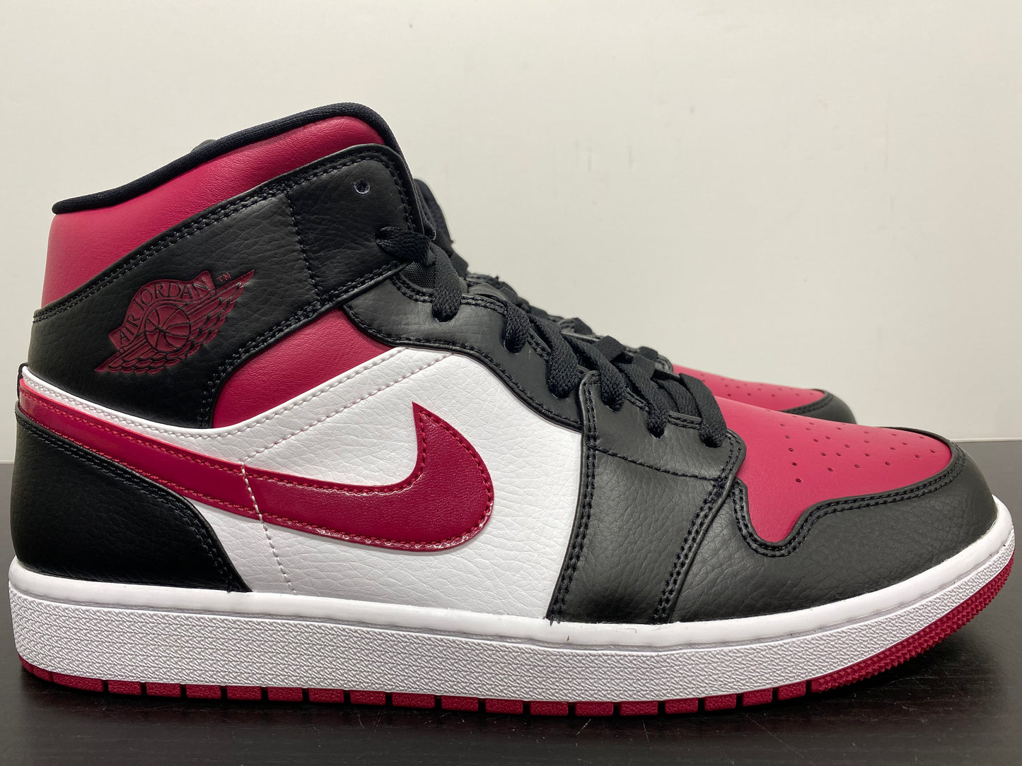 Nike Air Jordan 1 Mid Noble Red