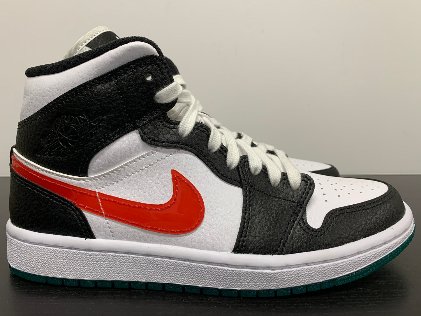 WMNS Nike Air Jordan 1 Mid Alternate Swoosh