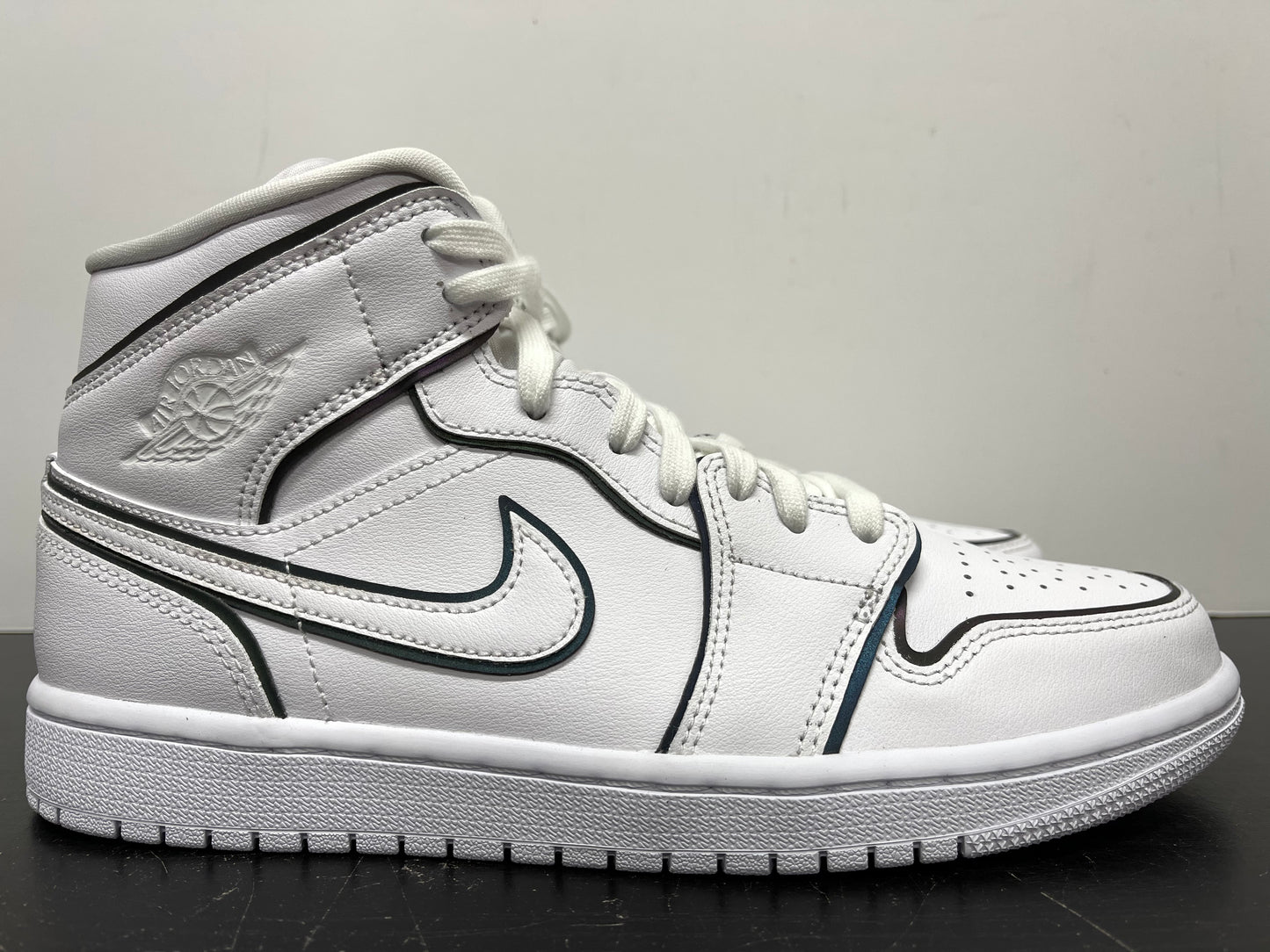 WMNS Nike Air Jordan 1 Mid SE Iridescent Trim
