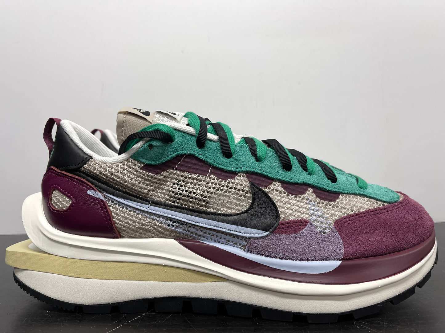 Nike Vaporwaffle Sacai Villain Red Neptune Green