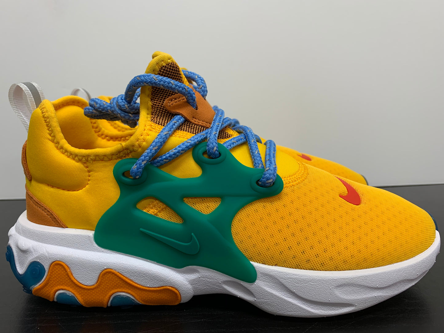 WMNS Nike React Presto University Gold/Habanero