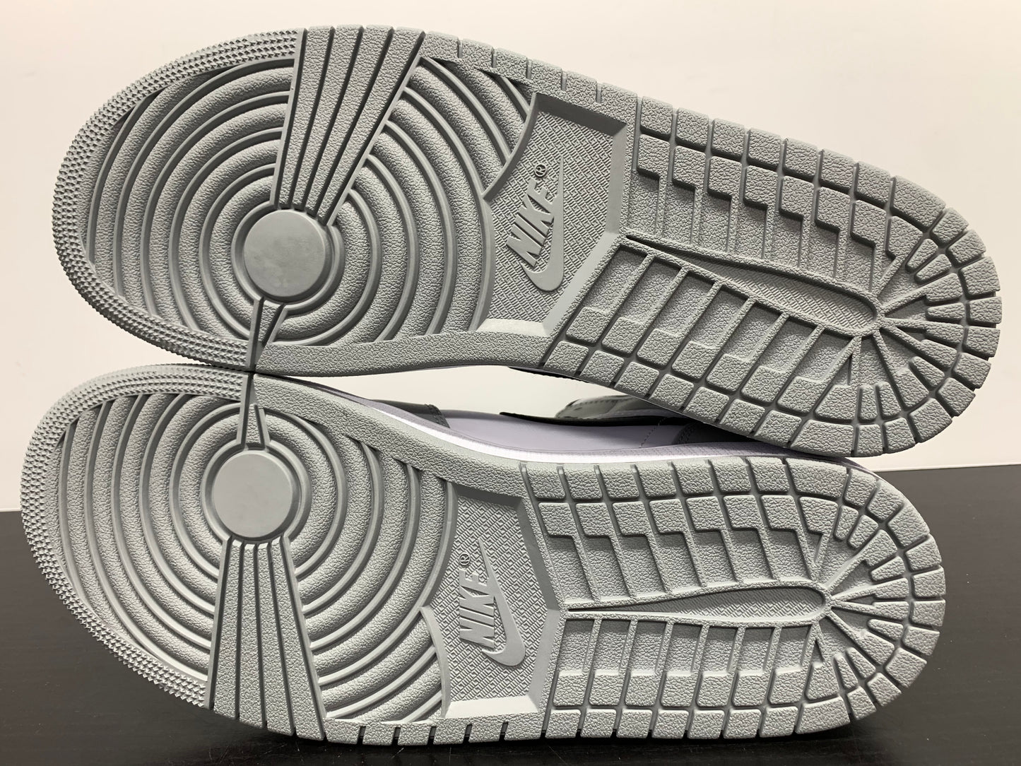 Nike Air Jordan 1 Mid Light Smoke Grey