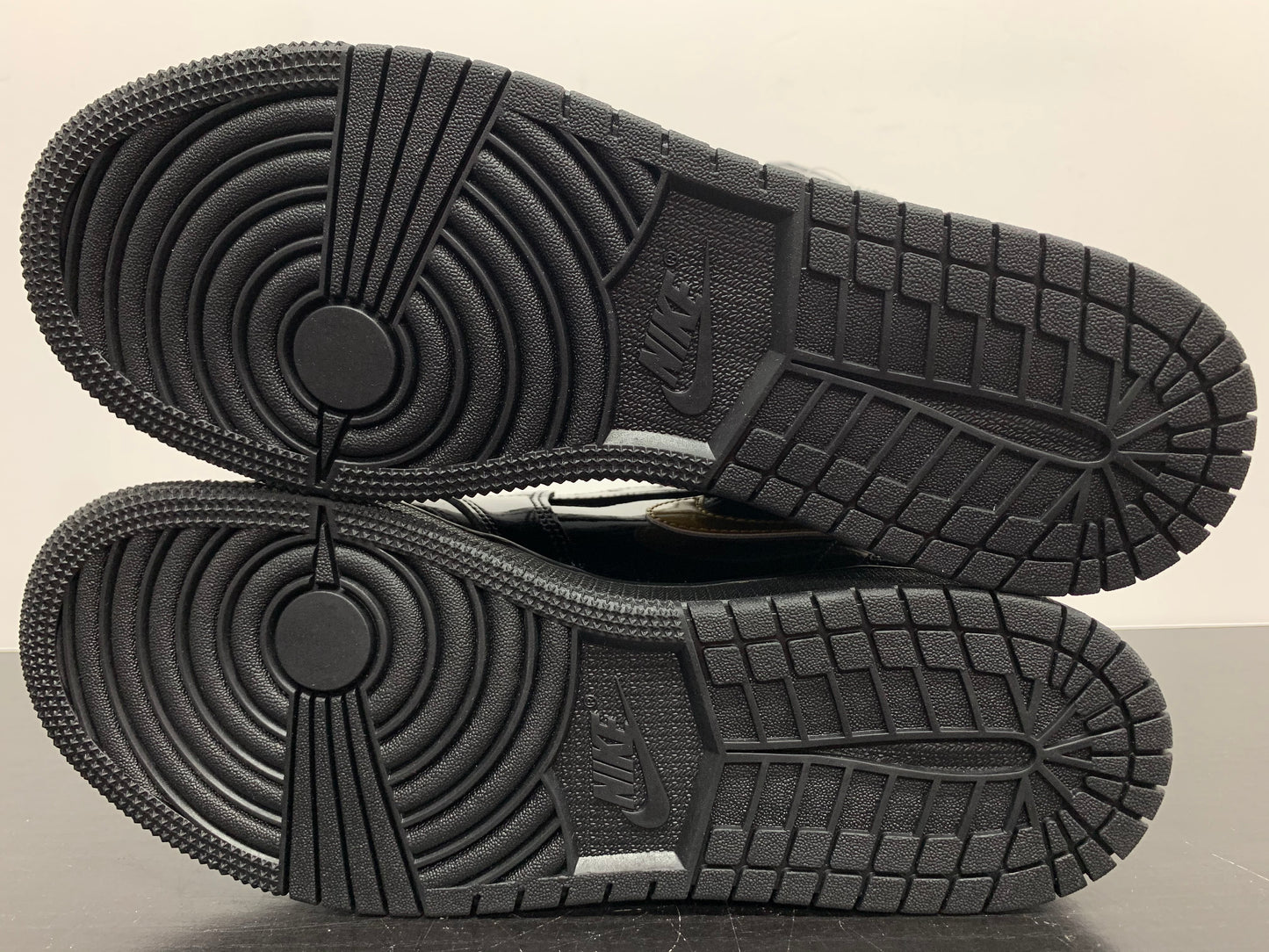 Nike Air Jordan 1 Black Metallic Gold 2020 GS