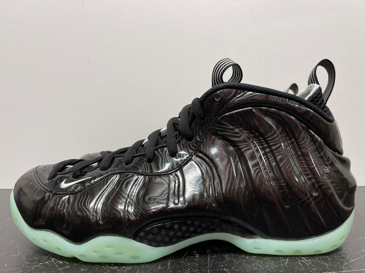 When do the store new foamposites come out