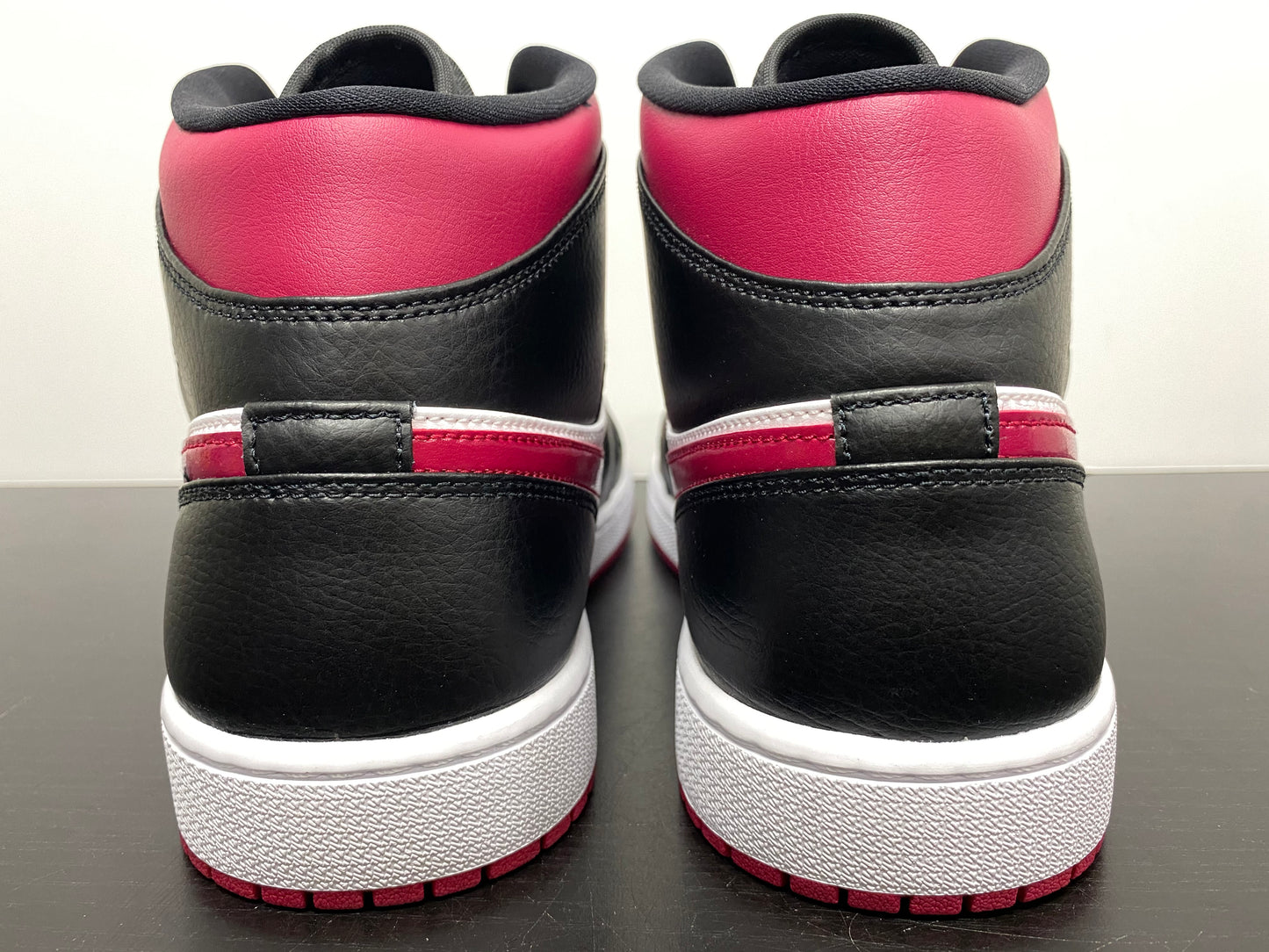 Nike Air Jordan 1 Mid Noble Red