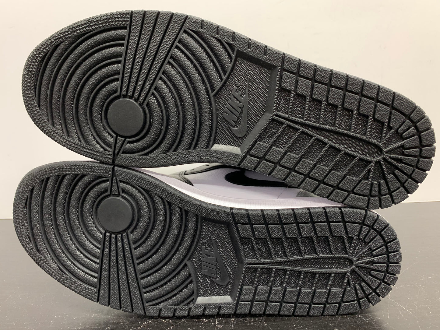 WMNS Nike Air Jordan 1 Silver Toe