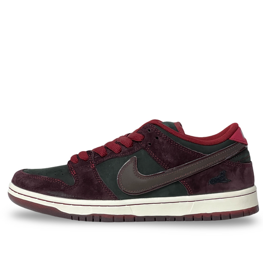 Nike SB Dunk Low Riot Skateshop