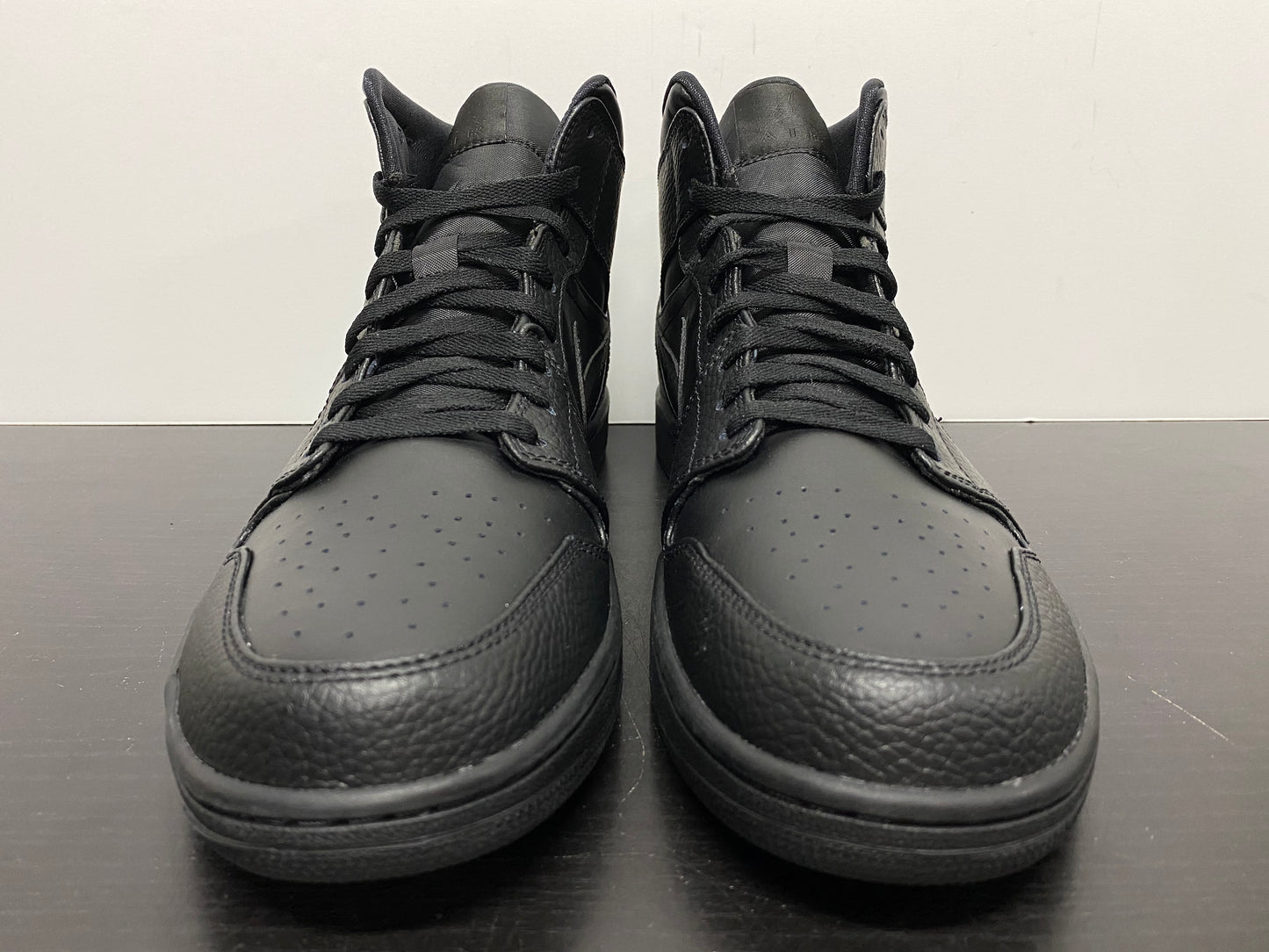 Nike Air Jordan 1 Mid Triple Black