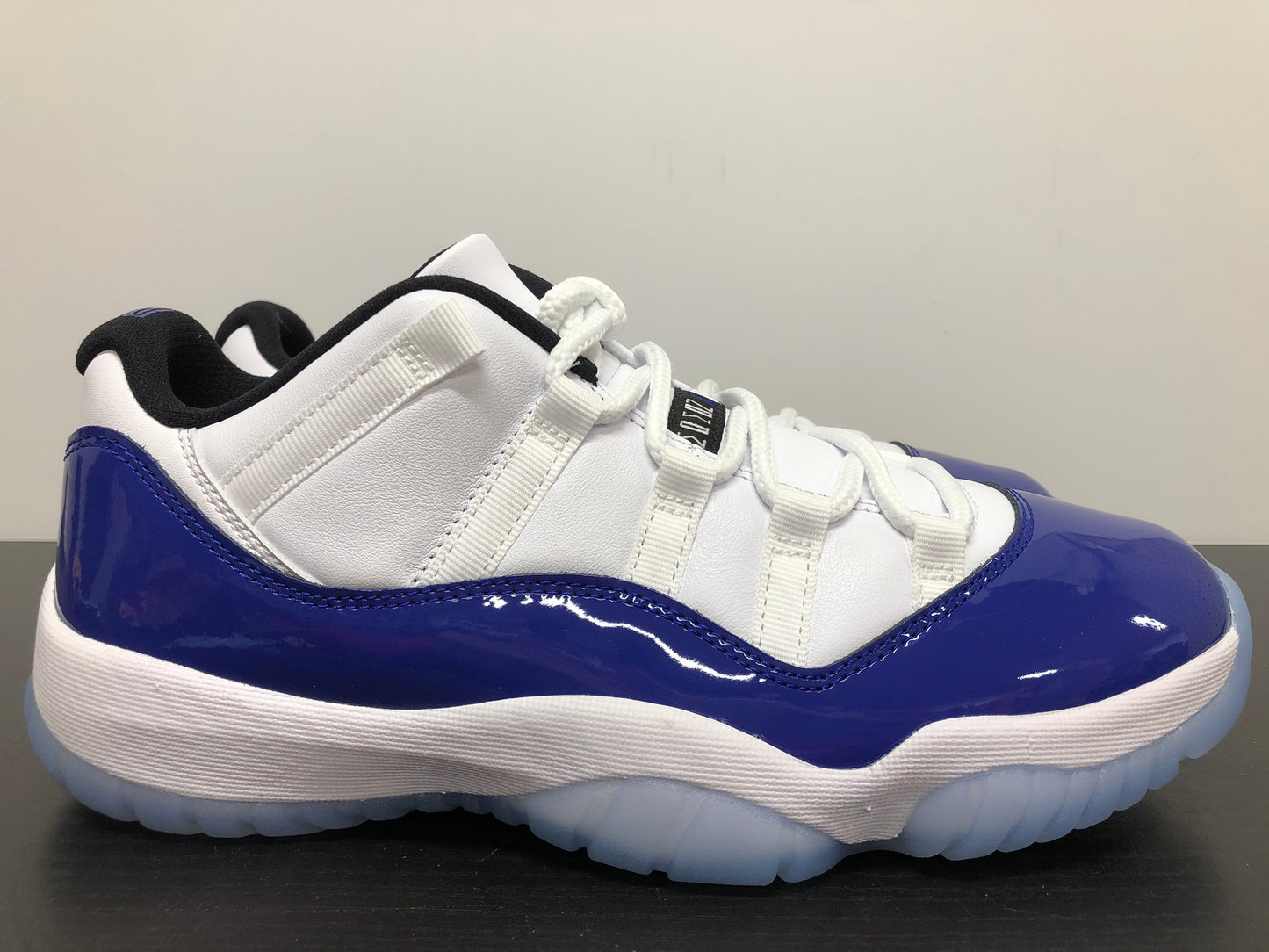 WMNS Nike Air Jordan 11 Low Concord Sketch