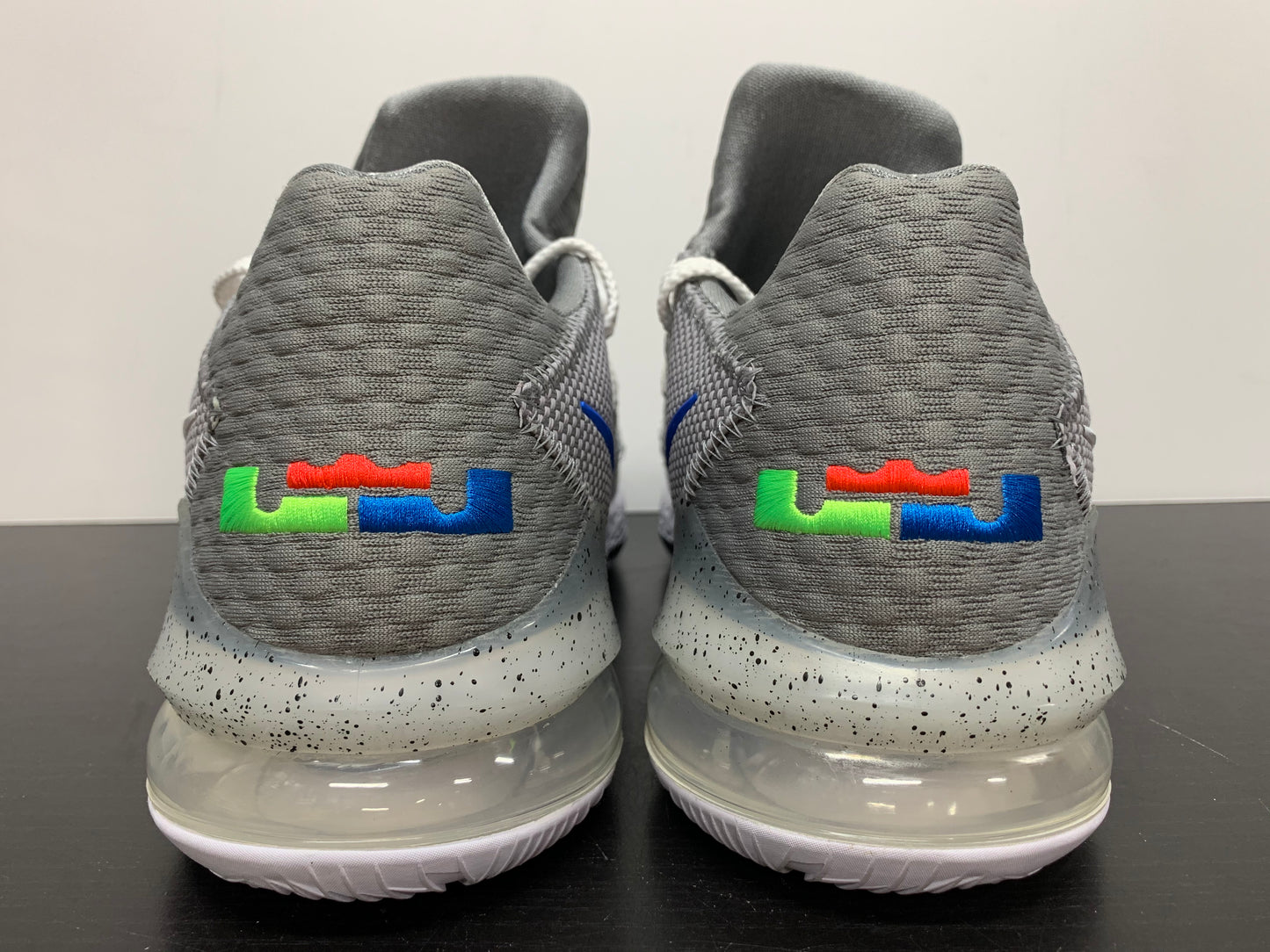 Nike LeBron 17 Low Particle Grey