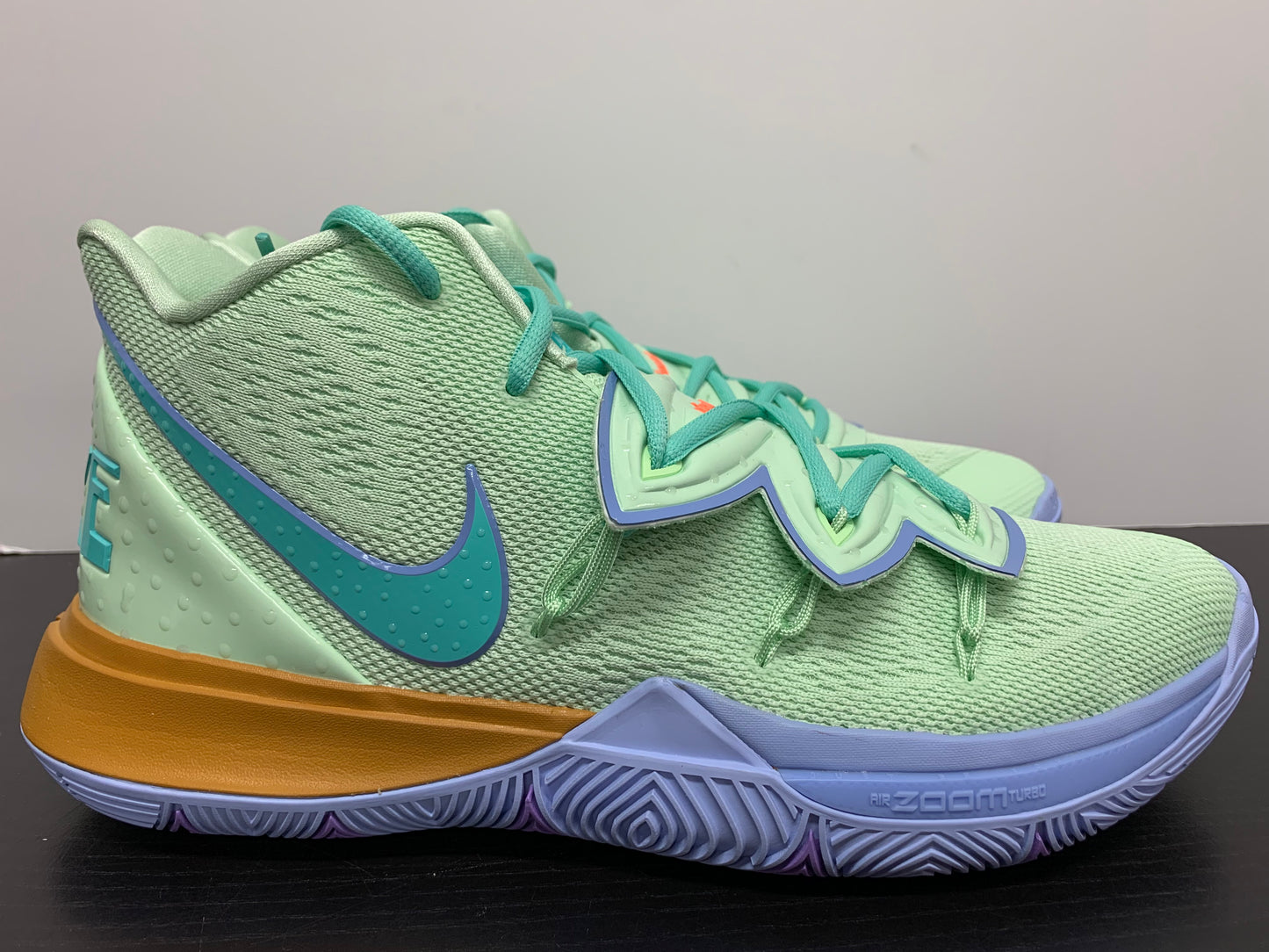 Nike Kyrie 5 Spongebob Squidward