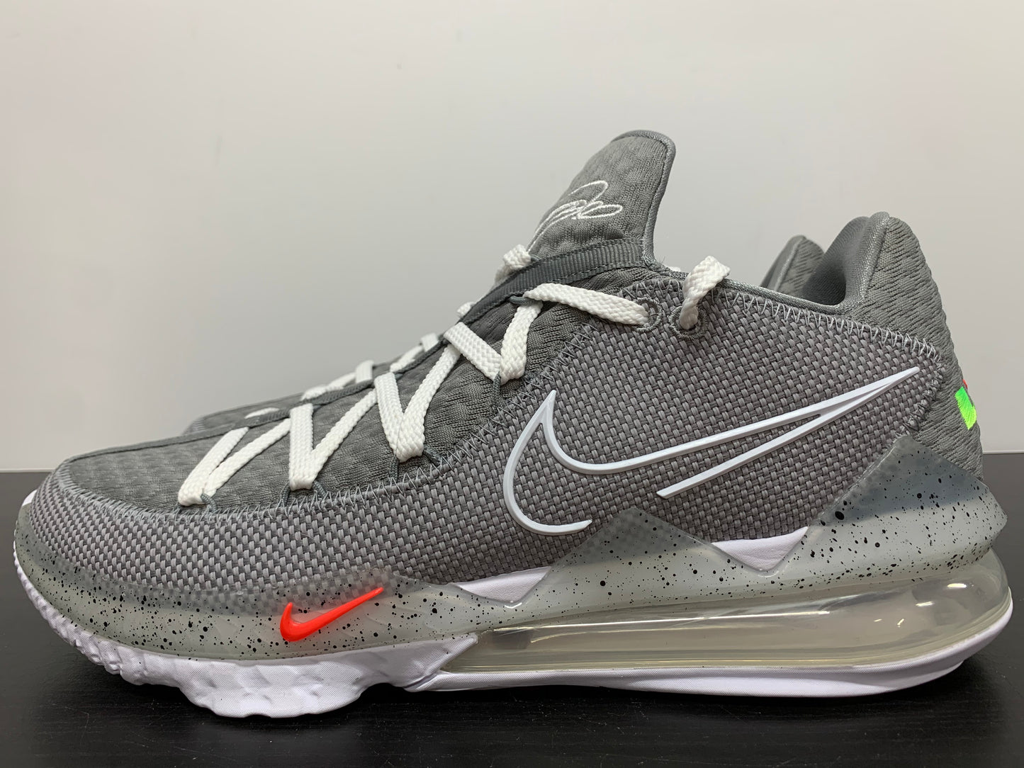 Nike LeBron 17 Low Particle Grey