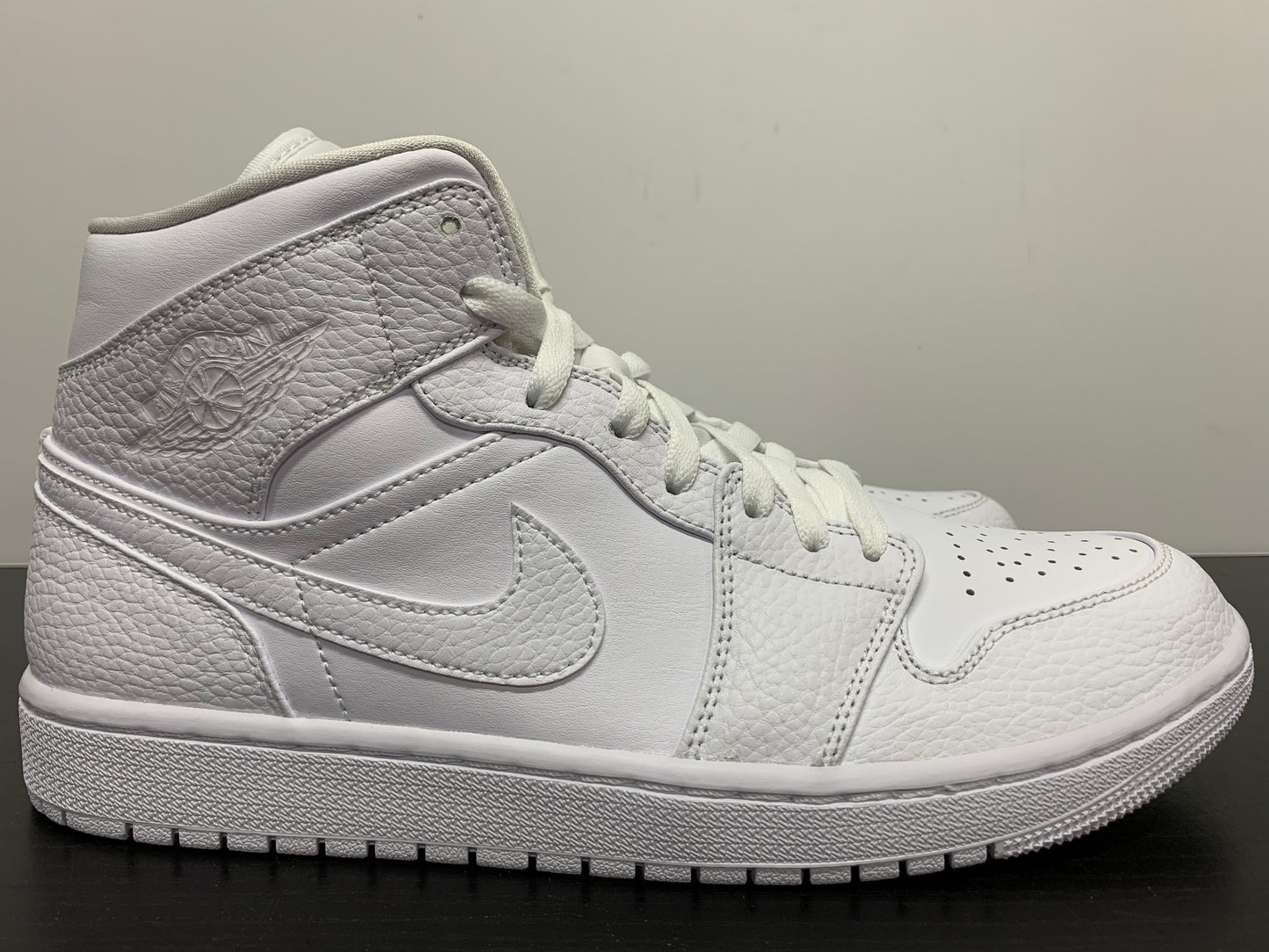 Nike Air Jordan 1 Mid Triple White