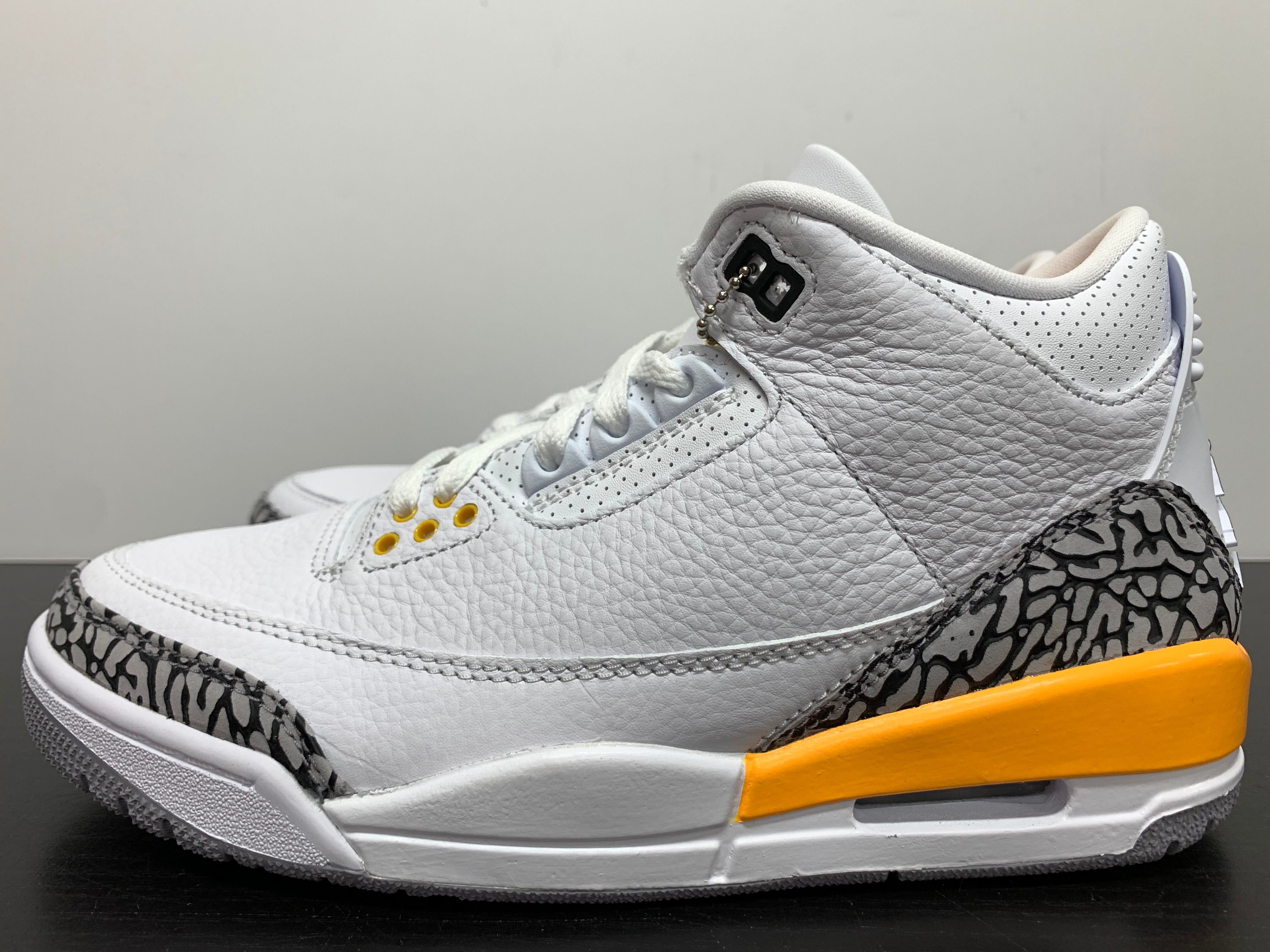 WMNS Nike Air Jordan 3 Laser Orange â ChillyKicks