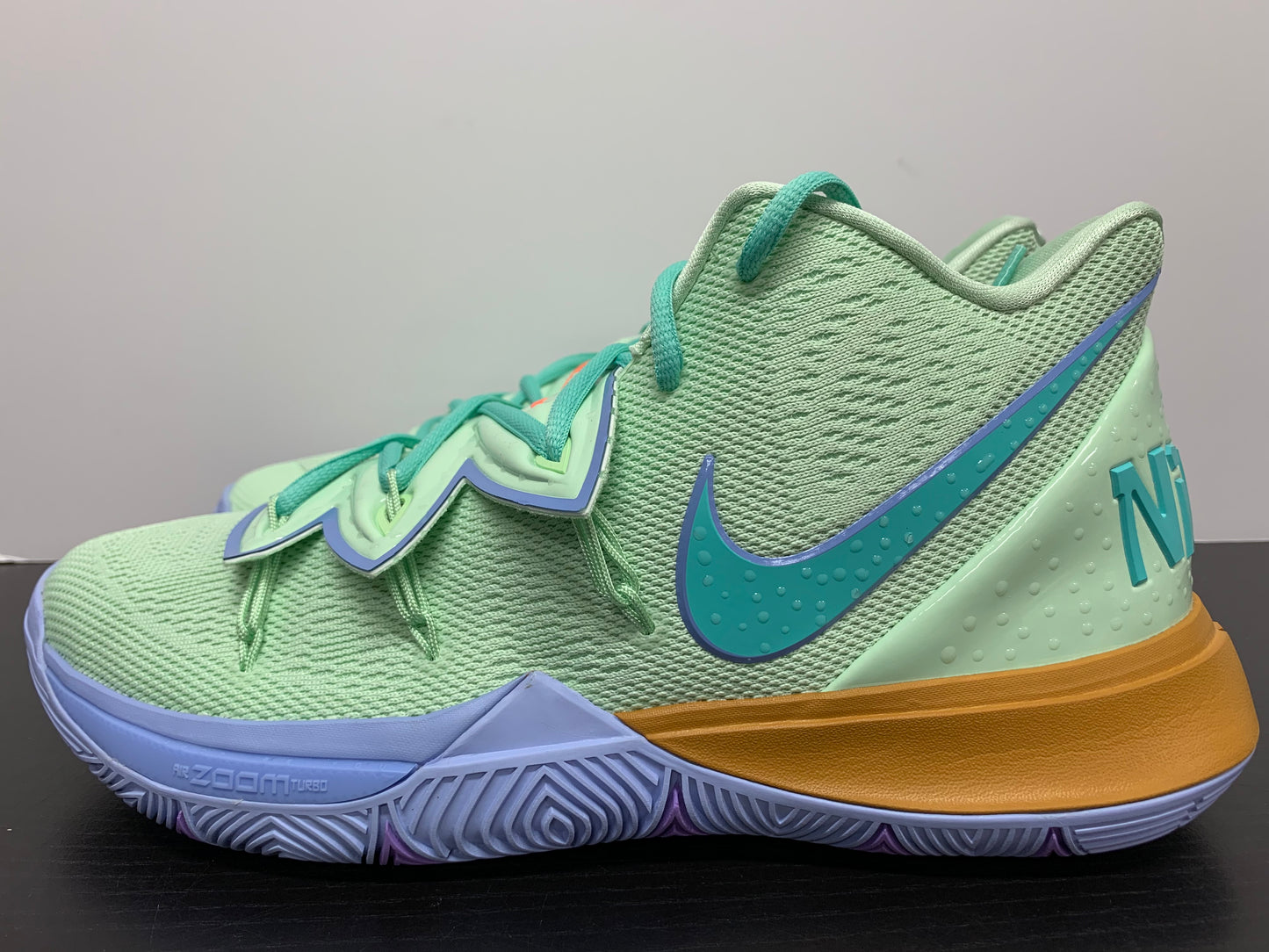 Nike Kyrie 5 Spongebob Squidward