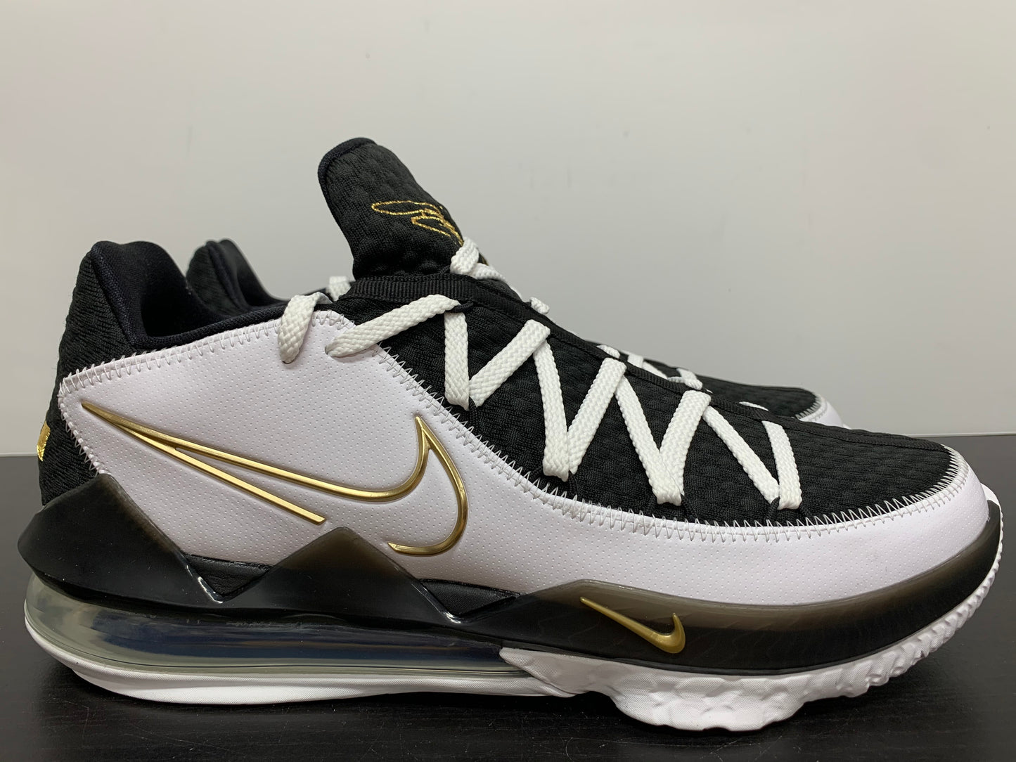 Nike LeBron 17 Low White Metallic Gold